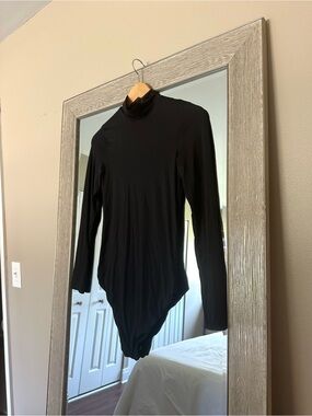 Victoria’s Secret Black Long Sleeve Turtleneck Bodysuit Size Medium NWOT